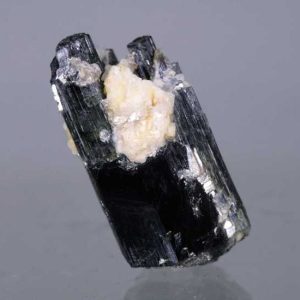 Turmalin (var. Verdelith)