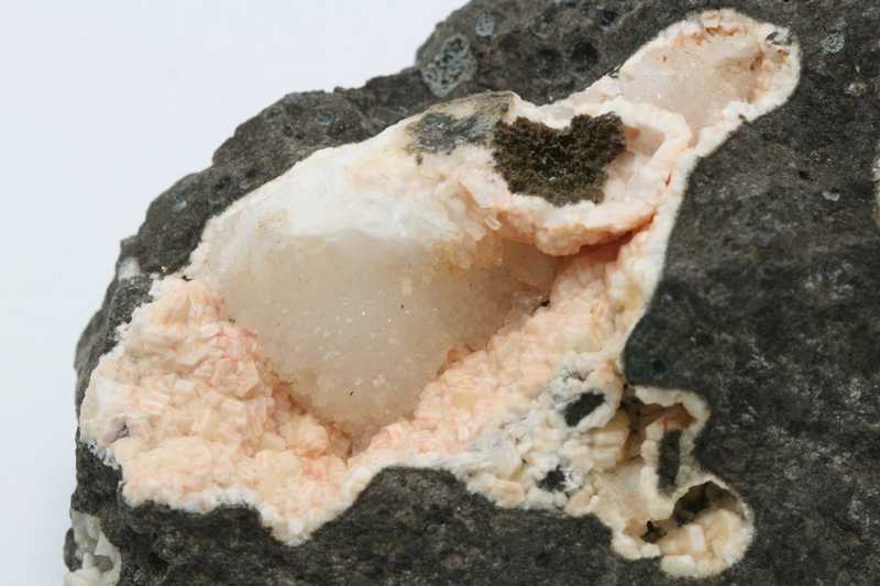 Gmelinit-Na, Natrolith – Bild 2