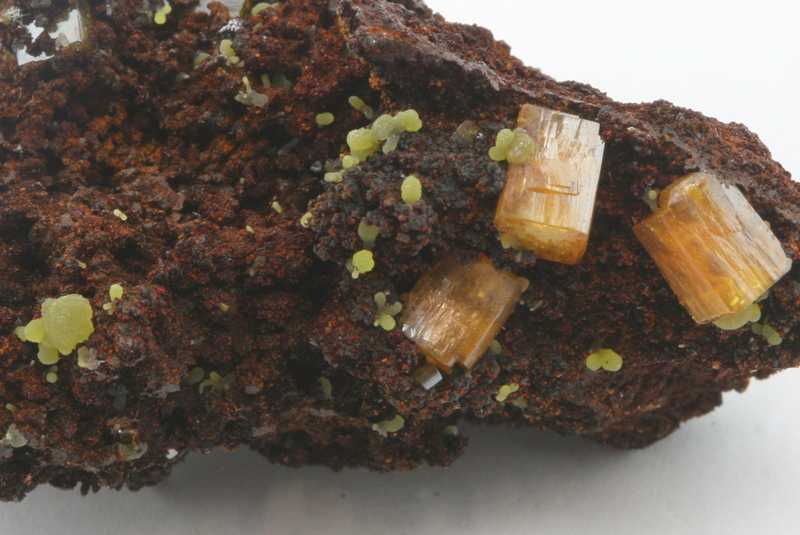 Wulfenit, Mimetit – Bild 2