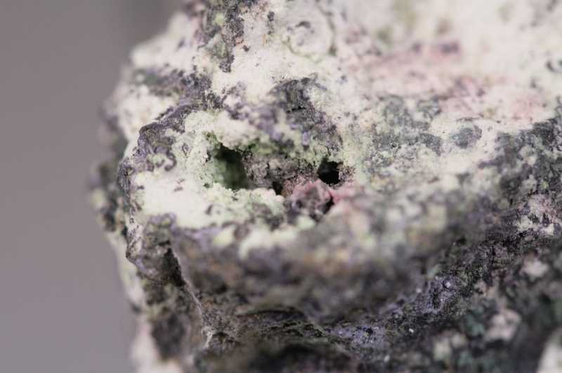 Skutterudit, Nickelarsenid, Annabergit – Bild 2