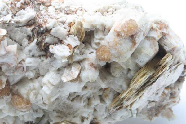 Hydroxylherderit, Albit – Bild 2