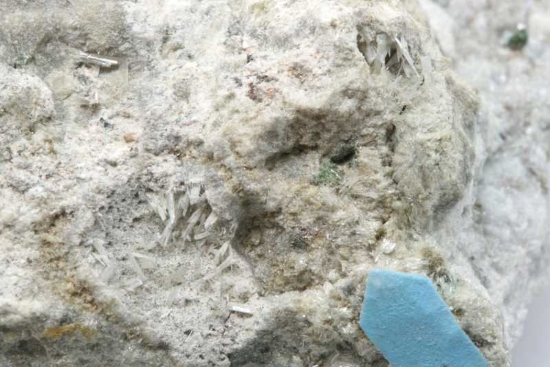 Clinocervantit, Valentinit – Bild 3