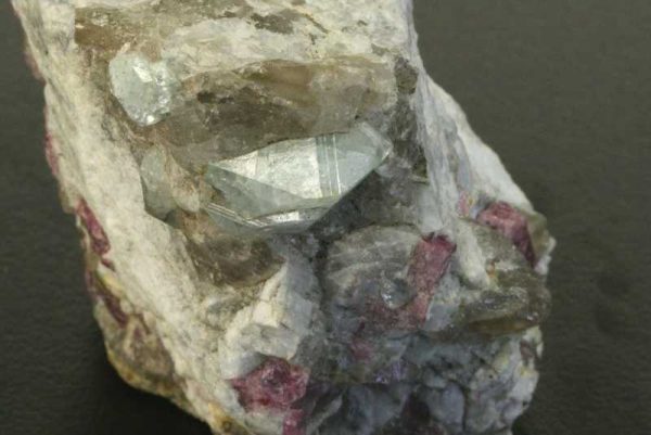 Rhodizit, Liddicoatit – Bild 3