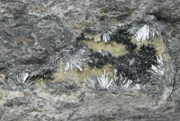Antimonit, Kermesit – Bild 4