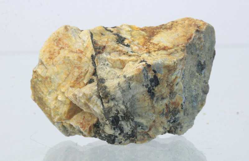 Monazit-(Ce), Ilmenit – Bild 4