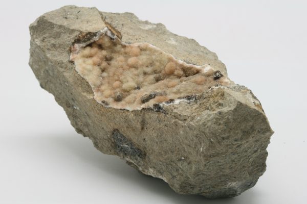Natrolith, Calcit