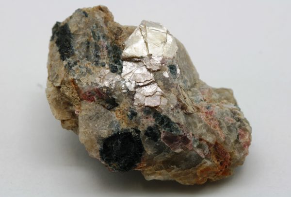 Rubellit, Amblygonit, Lepidolith – Bild 2