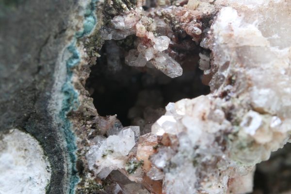 Harmotom, Calcit – Bild 6