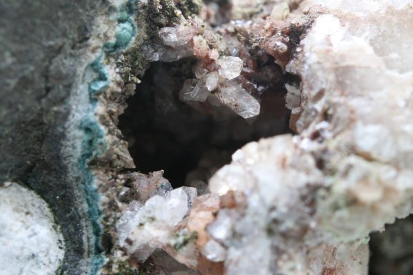 Harmotom, Calcit – Bild 7