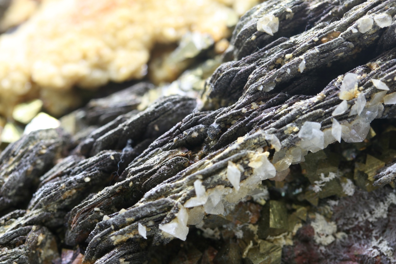 Pyrrhotin, Pyrit, Arsenopyrit, Dolomit – Bild 9