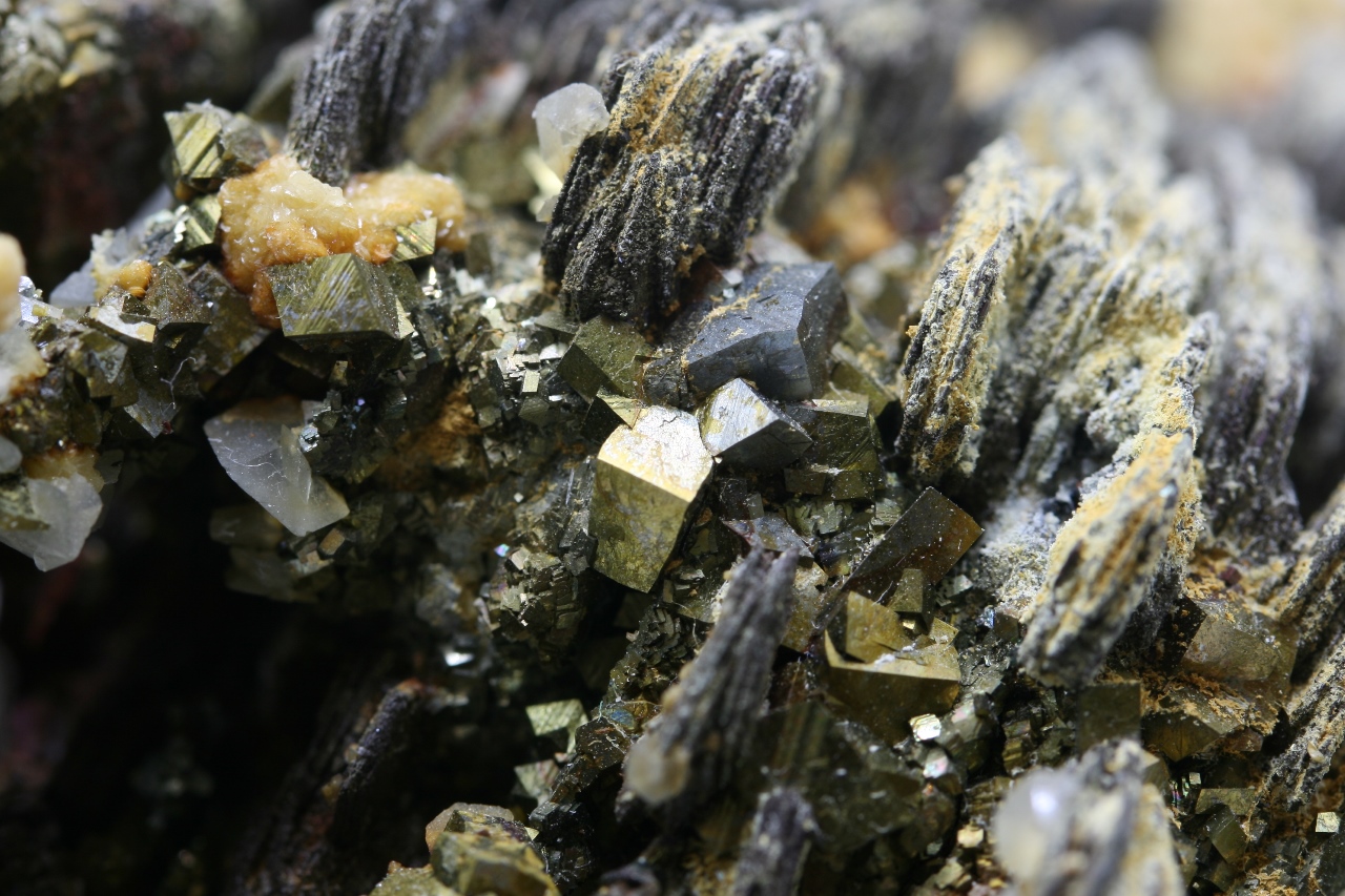 Pyrrhotin, Pyrit, Arsenopyrit, Dolomit – Bild 10