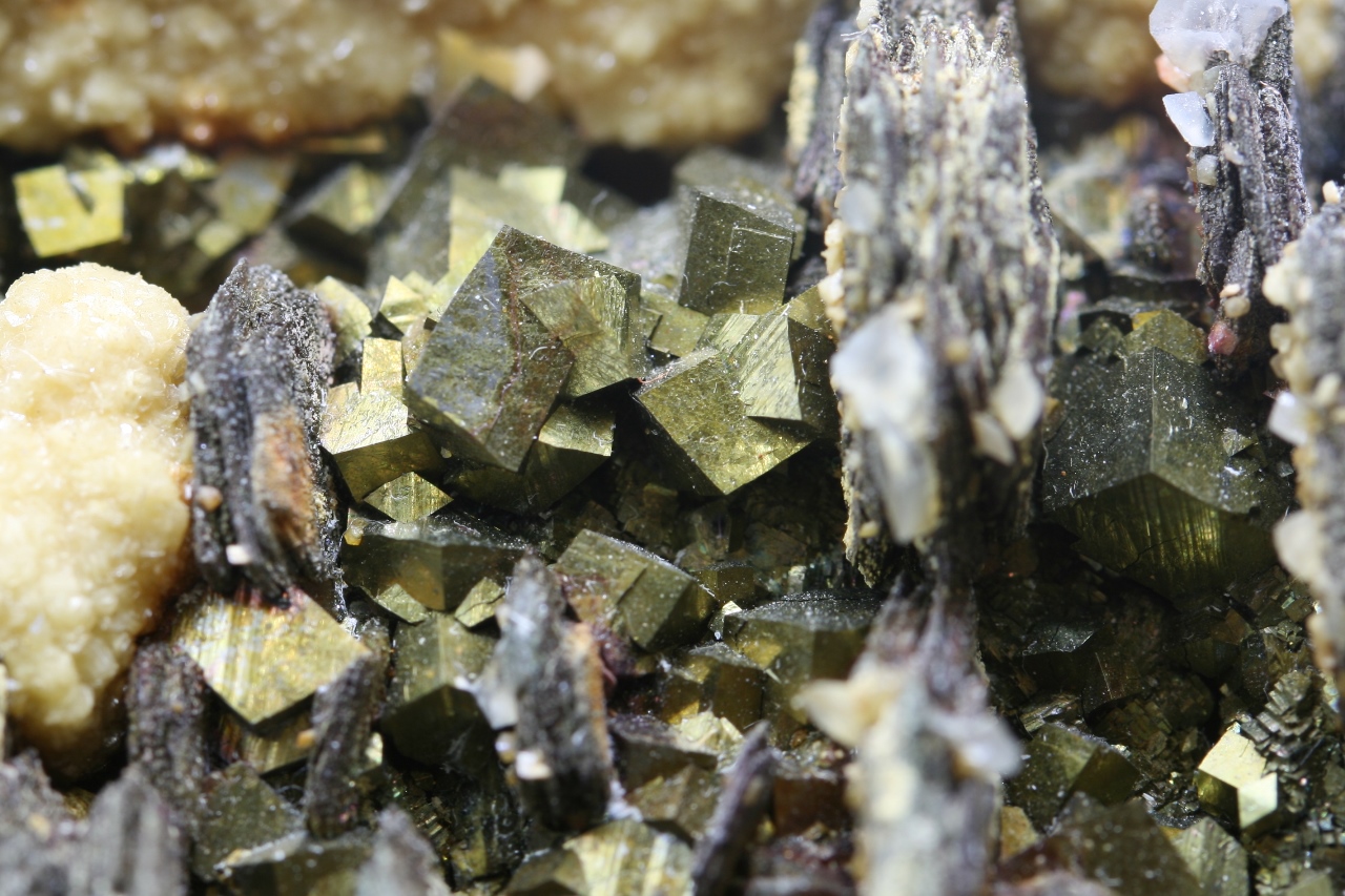 Pyrrhotin, Pyrit, Arsenopyrit, Dolomit – Bild 11