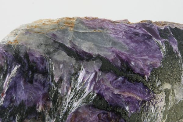 Tinaksite, Charoit, Celsian, Aegirin – Bild 9
