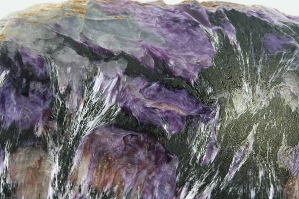 Tinaksite, Charoit, Celsian, Aegirin – Bild 10