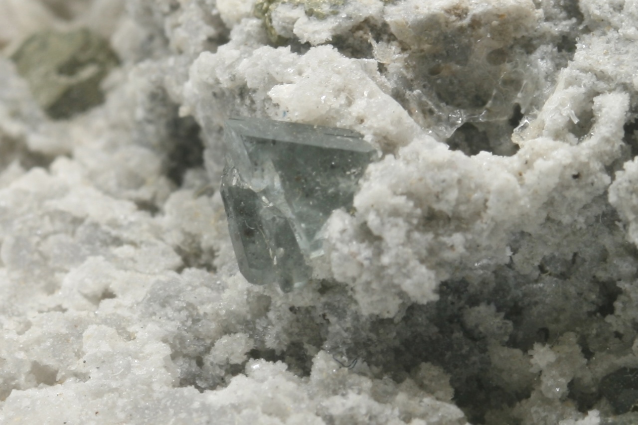 Boracit, Pyrit – Bild 6