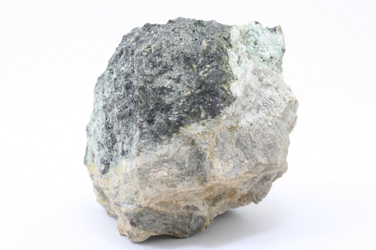 Skutterudit, Annabergit, Pharmakolith – Bild 6