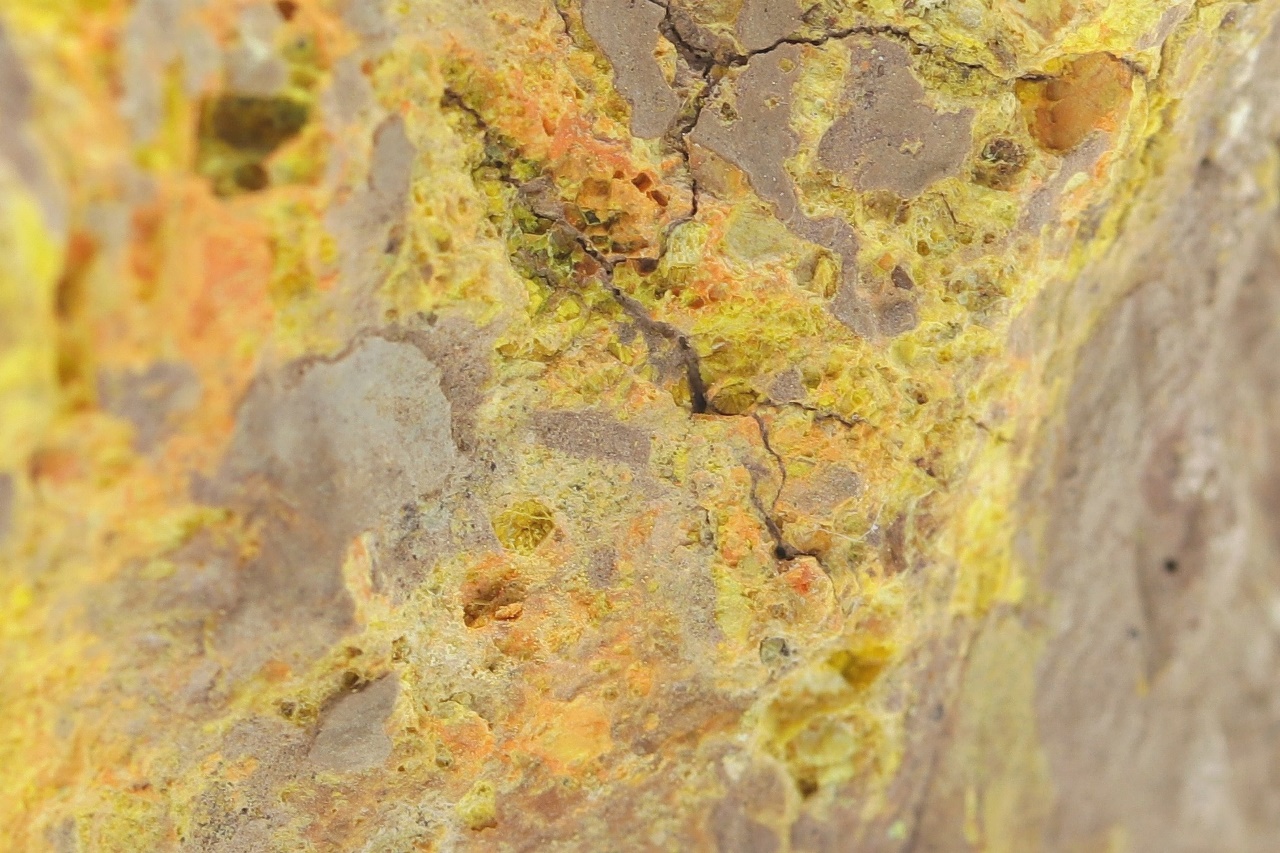 Uranophan, Wölsendorfit – Bild 7