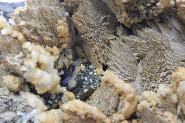 Sphalerit, Dolomit, Calcit – Bild 7