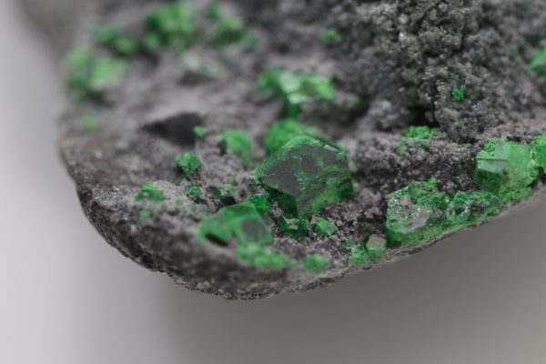 Uvarovit, Titanit – Bild 9
