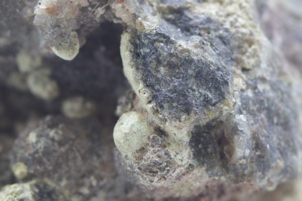 Eulytin, Beyerit – Bild 11