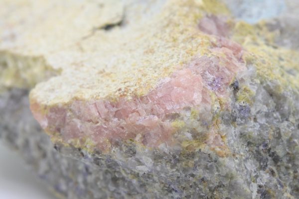 Karpholith, Rhodochrosit – Bild 6
