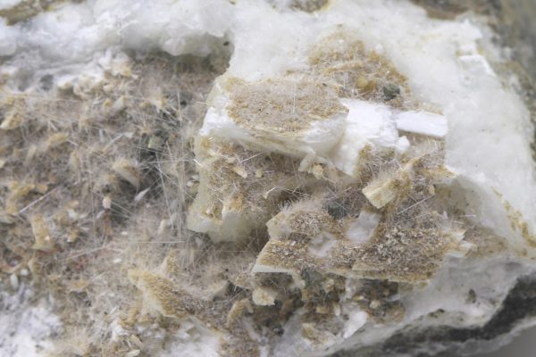 Natrolith, Laumontit, Arsenopyrit – Bild 6