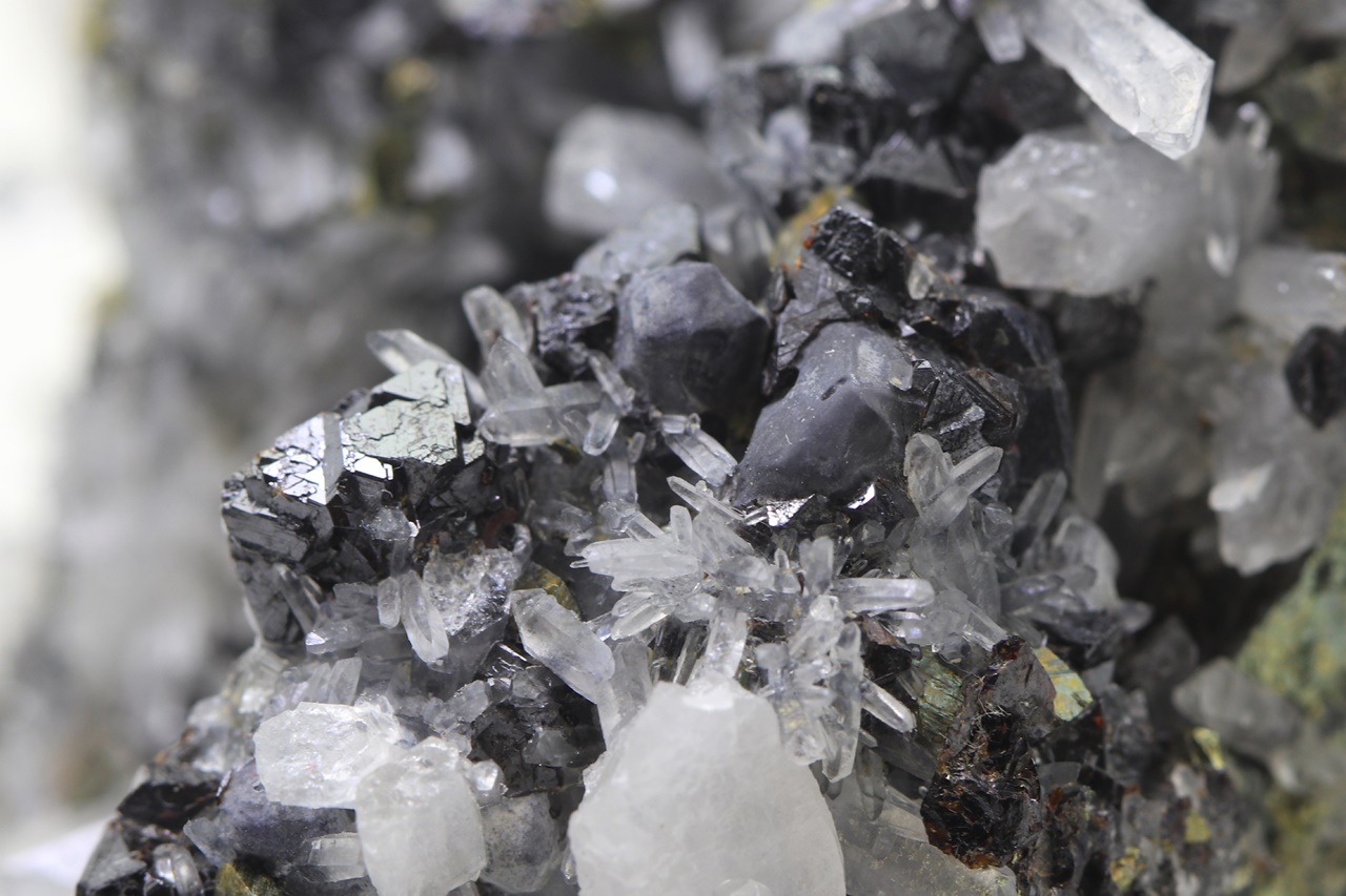 Chalkopyrit, Sphalerit, Galenit, Kristall – Bild 8