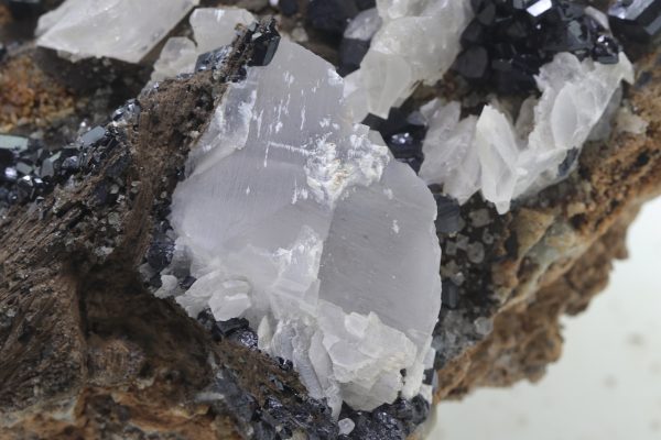 Ilvait, Calcit, Hedenbergit – Bild 11