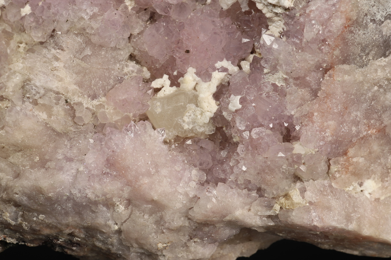 Amethyst, Calcit, Chabazit – Bild 2