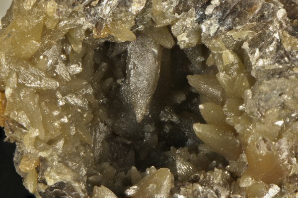 Stolzit – Bild 7