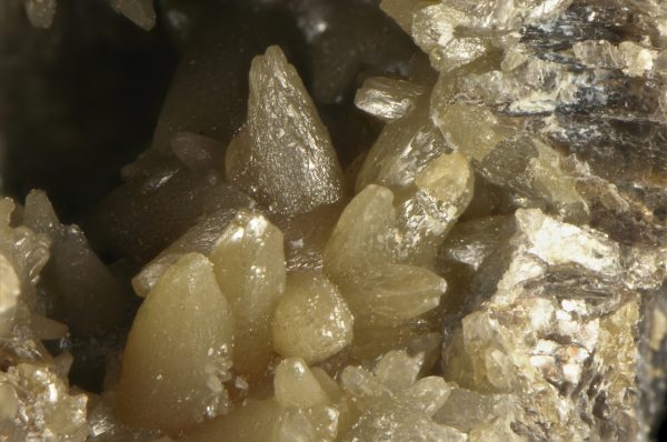 Stolzit – Bild 9