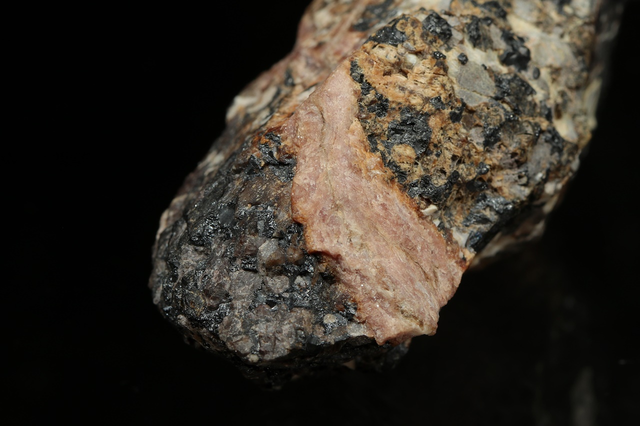 Bustamit, Friedelit, Willemite, Franklinite – Bild 6