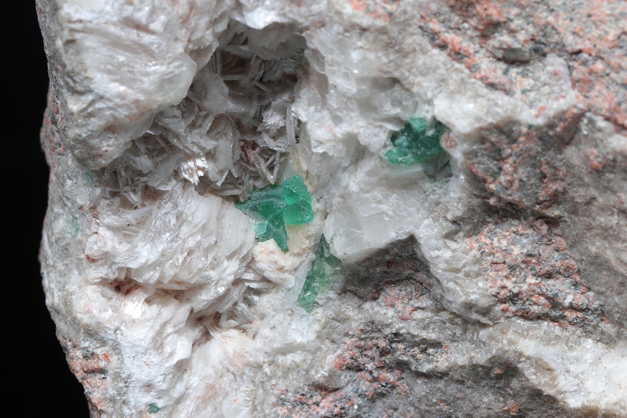 Fluorit, Calcit, Laumontit – Bild 2