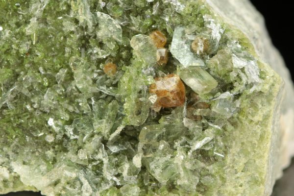 Vesuvian, Grossular, Klinochlor – Bild 3