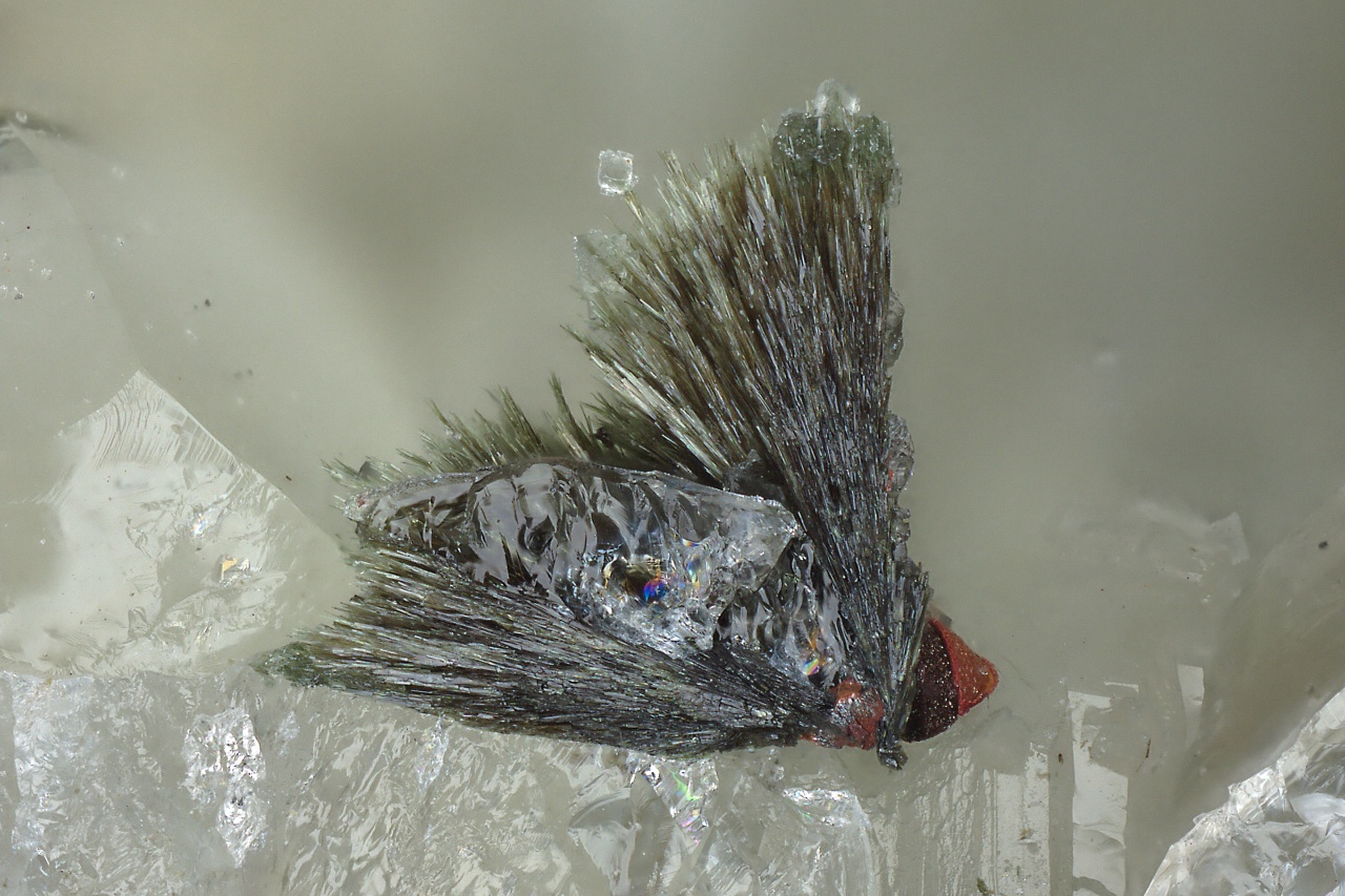 Julgoldit-Fe2+, datolit