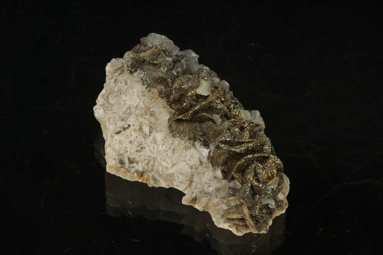 Siderit, pyrit, dolomit, kalcit